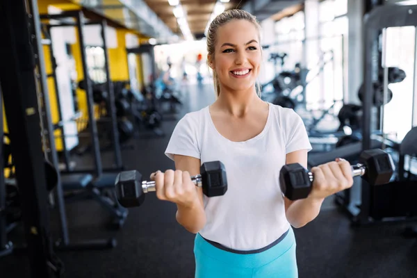 Entrenamiento Mujer Hermosa Joven Gimnasio Estilo Vida Saludable —  Fotos de Stock