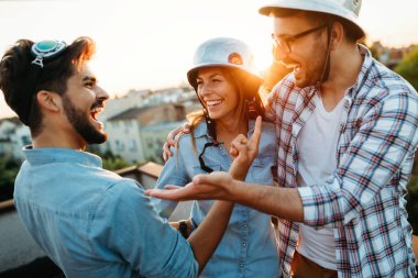 Eğlenceli birlikte açık havada kez harcama mutlu neşeli arkadaşları