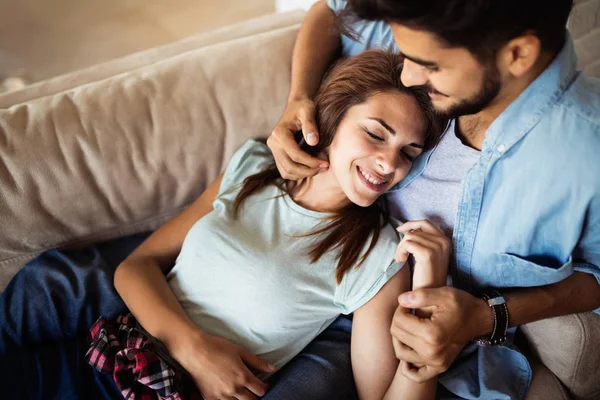 Pretty Young Girl Lying Lap Her Handsome Boyfriend — Stock Photo, Image