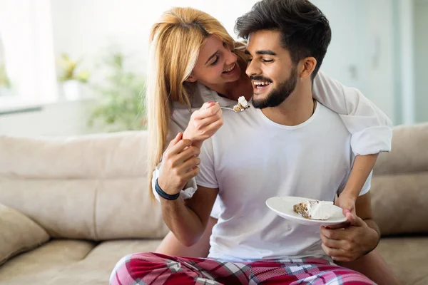 Cute Young Cheerful Couple Spending Time Home Eating Cake — Stock Photo, Image