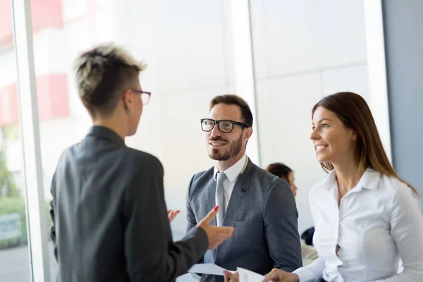 Bild Von Attraktiven Geschäftspartnern Büro — Stockfoto