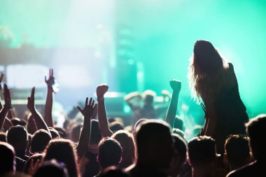 Dans eden kalabalığa müzik konser Festivali resmi