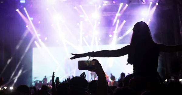 Ritratto Folla Felice Che Diverte Balla Festival Musicale — Foto Stock