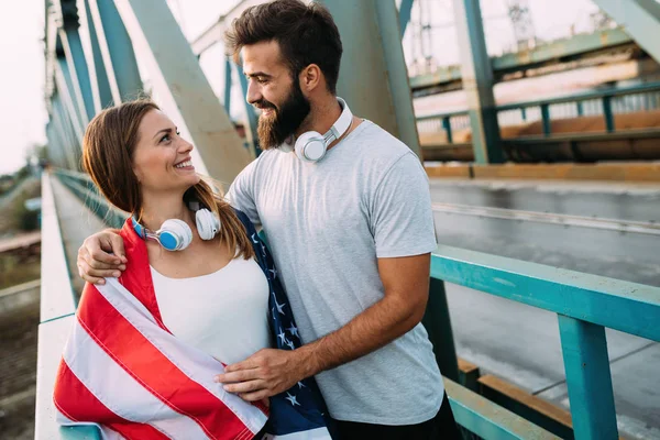 Retrato Jovem Atraente Casal Fitness Feliz Juntos Fora — Fotografia de Stock