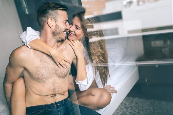 Passionné Beau Couple Dans Chambre Coucher Jouissant Préliminaires — Photo