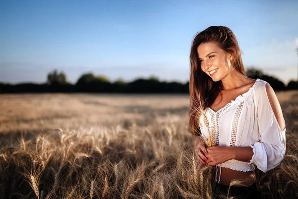 Young Beautiful Happy Woman Spending Time Nature — Stock Photo, Image