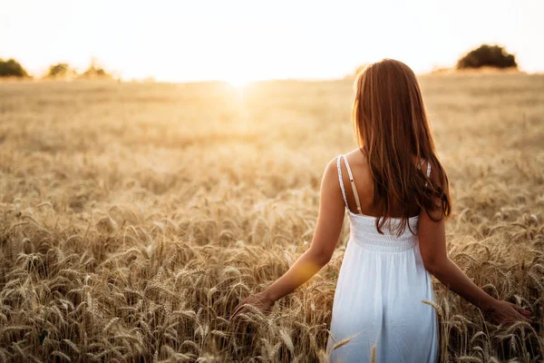 Young Beautiful Happy Woman Spending Time Nature — Stock Photo, Image