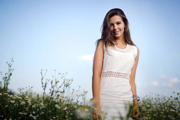 Jong Mooi Gelukkig Vrouw Besteden Tijd Natuur — Stockfoto