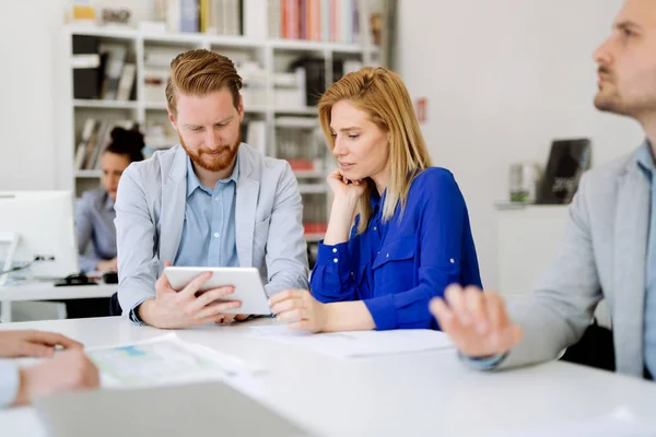 Insanlar Office Işbirliği Günlük Rutin — Stok fotoğraf