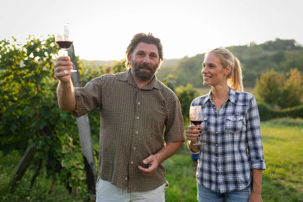 Winegrower family tasting wine — Stock Photo, Image