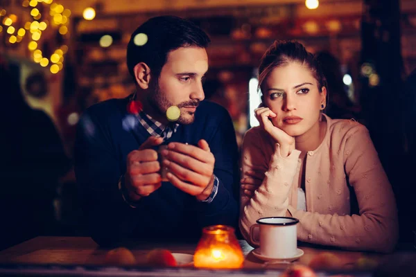 Triste Joven Pareja Teniendo Conflicto Problemas Relación —  Fotos de Stock