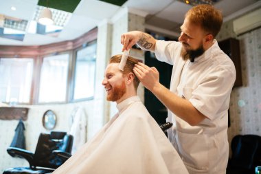 Saç sakal ve bıyık tedavisinde Kuaför Salonu