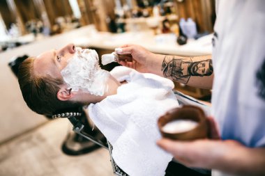 Retro tıraş Kuaför Salonu olarak köpük ile