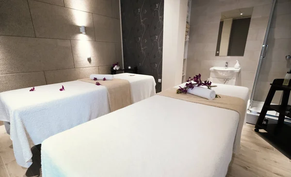Belas Camas Massagem Sala Spa Resort — Fotografia de Stock