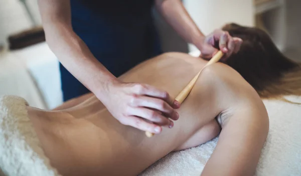 Thai Massage Therapist Treating Patient Healthcare Salon — Stock Photo, Image