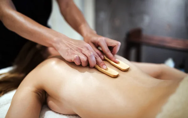 Masseur Massagetherapie Geven Masseuse Wellness Resort — Stockfoto