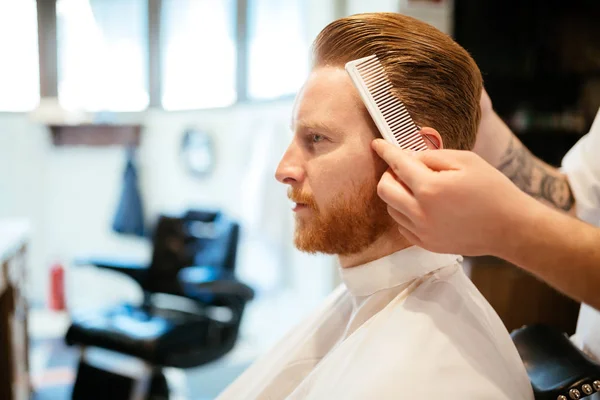 Розчісування Волосся Укладання Перукарні — стокове фото