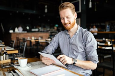 Bir mola sırasında çalışma işadamı kaybedecek zamanımız yok
