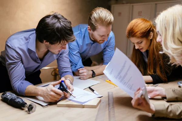 Equipo Trabajando Juntos Proyecto Compartiendo Ideas Taller — Foto de Stock