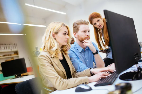 Business people collaborating in office — Stock Photo, Image