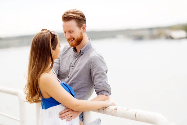 Pareja Disfrutando Tiempo Juntos Aire Libre —  Fotos de Stock