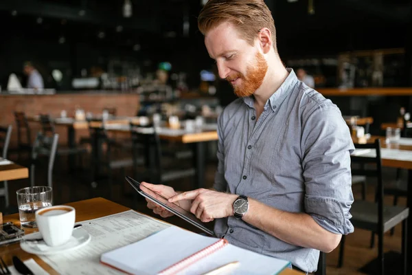 Zakenman Café Het Maken Van Notities Ideeën Opschrijven — Stockfoto