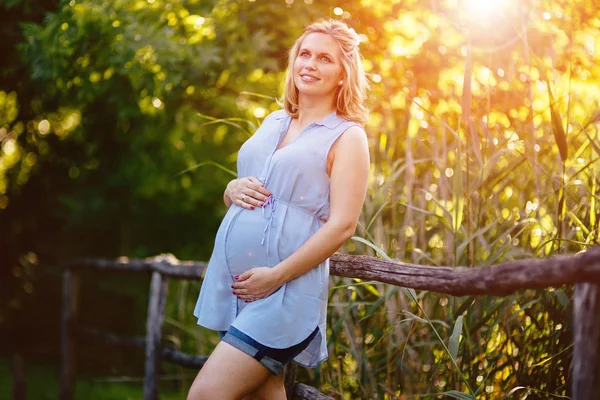 Portrait Beautiful Pregnant Woman Nature — Stock Photo, Image