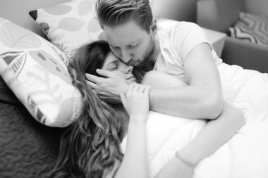 Yatakta yatarken ve tutkulu aşk Romantik Çift