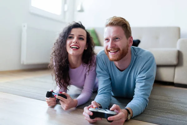 Young Couple Having Fun Playing Video Games Home — Stock Photo, Image