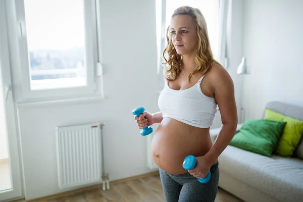 Aptidão Desportiva Mulher Grávida Fazendo Exercícios Casa — Fotografia de Stock