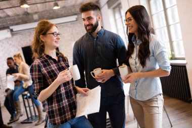 Office birlikte proje üzerinde çalışmaya Genç Mimarlar