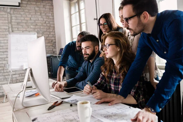 Immagine Architetti Che Lavorano Insieme Ufficio Moderno — Foto Stock