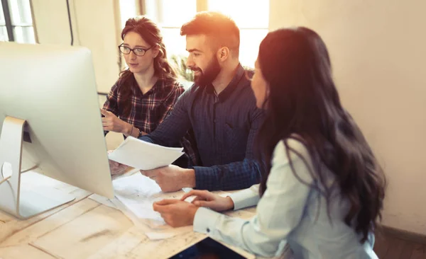 Immagine Architetti Che Lavorano Insieme Ufficio Moderno — Foto Stock