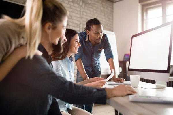 Junge Architekten Arbeiten Gemeinsam Projekt Büro — Stockfoto