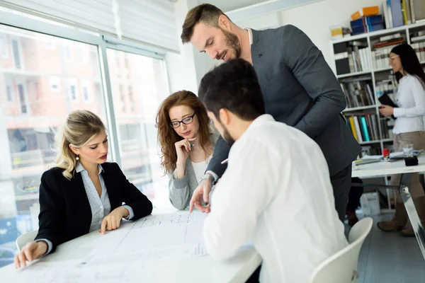 Kreative Professionelle Geschäftsleute Arbeiten Geschäftsprojekten Büro — Stockfoto