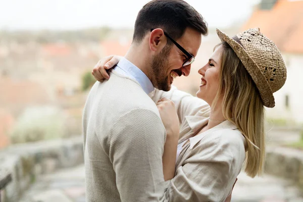 Happy Couple Love Hugging Smiling Outdoor — Stock Photo, Image