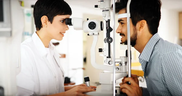 Υγειονομική Περίθαλψη Ιατρική Άνθρωποι Όραση Και Τεχνολογία Έννοια — Φωτογραφία Αρχείου