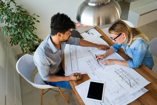 Empresarios Arquitectos Trabajando Juntos Proyectos Oficina — Foto de Stock