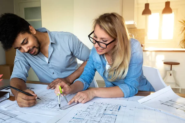 Empresarios Arquitectos Trabajando Juntos Proyectos Oficina — Foto de Stock