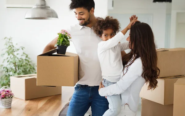 Happy Family Cardboard Boxes Moving Concept — Stock Photo, Image