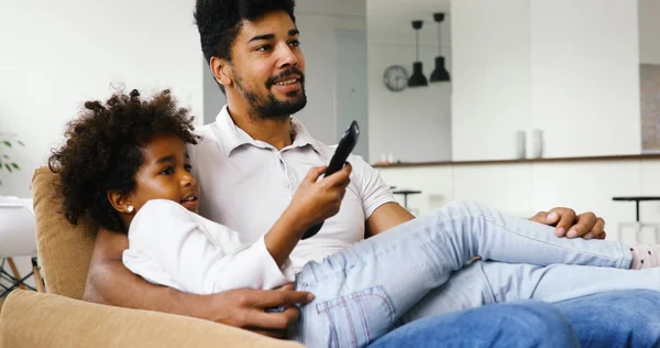 Süße Afrikanisch Amerikanische Familie Genießt Die Gemeinsame Zeit — Stockfoto