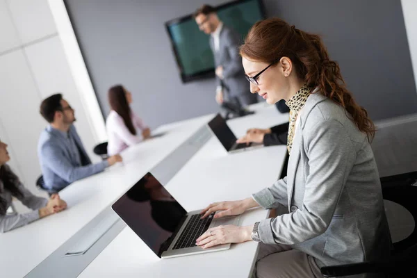 Ondernemers Business Mensen Conferentie Moderne Vergaderruimte — Stockfoto