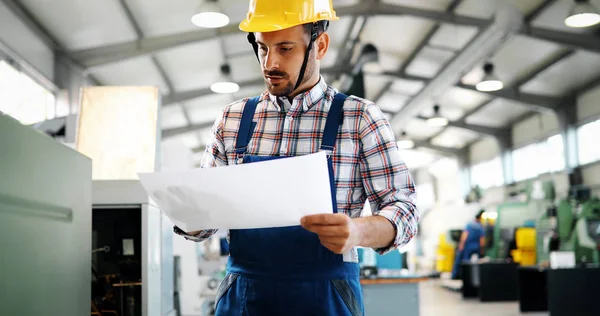 Yerleşim planları sanayi tesisi okuyan bir mimar Oluşturucu portresi