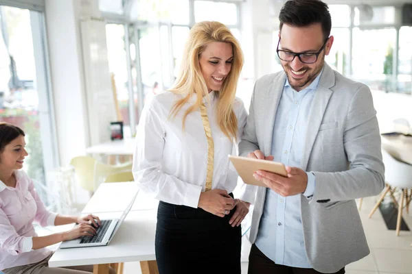 Picture Handsome Man Beautiful Woman Business Partners Standing Office — Stock Photo, Image