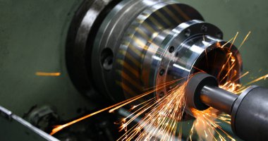 makine aşmaktadır uçan ve fabrika metal kaplama sparks