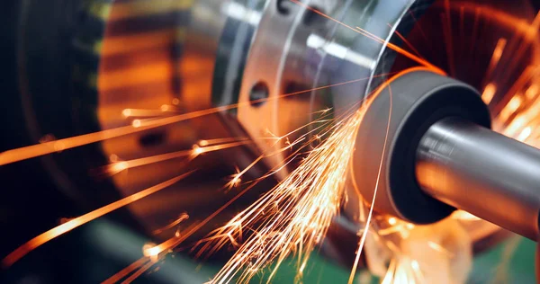 makine aşmaktadır uçan ve fabrika metal kaplama sparks