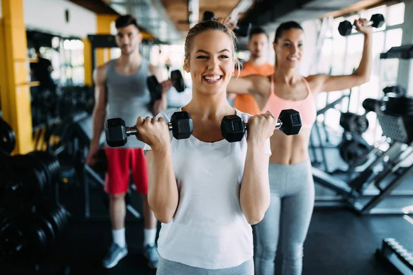 Joven Hermosa Mujer Haciendo Ejercicio Con Mancuerna Gimnasio —  Fotos de Stock