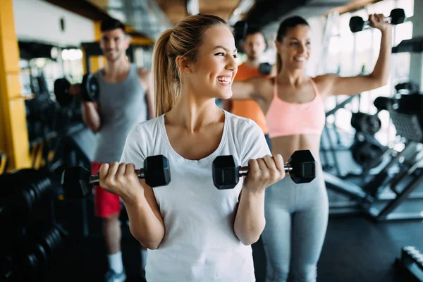 Fiatal Vidám Fitness Edzőteremben Csapat Képe — Stock Fotó