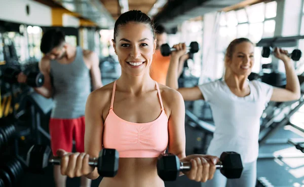 Grupo Personas Tienen Entrenamiento Gimnasio Juntos —  Fotos de Stock