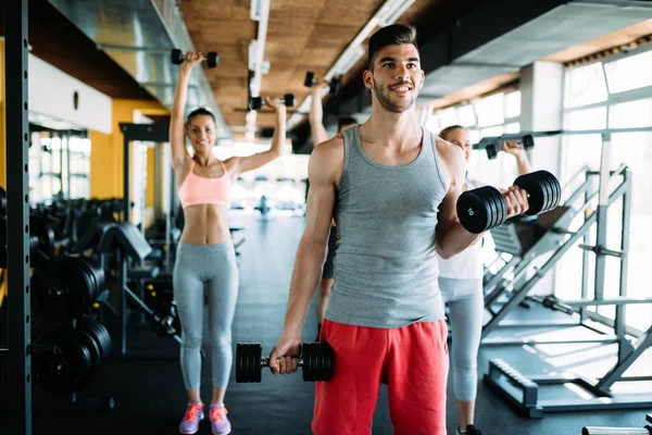 Entrenamiento Muscular Del Culturista Gimnasio Haciendo Ejercicios Bíceps Con Barra — Foto de Stock